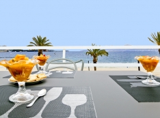 seafront terrace with beautiful views of the beach and the bay
