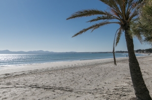 this beach of 50 m. wide with fine white sand, shallow, warm, calm, waters is ideal for families with children