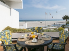 we started the day with a good breakfast on the seafront terrace