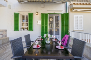 the house has 20 m² terrace  with table and chairs for al fresco dining